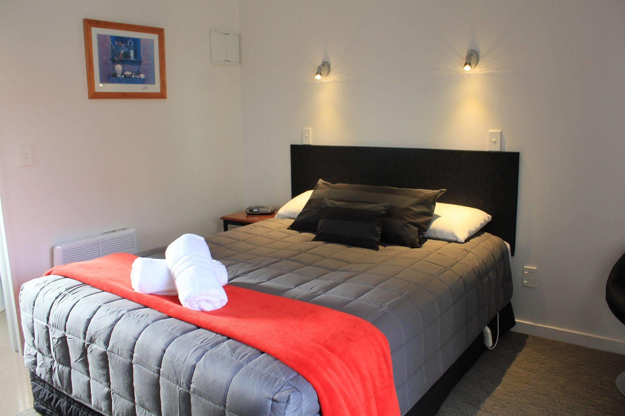 Bella Vista Motel Te Anau Esterno foto